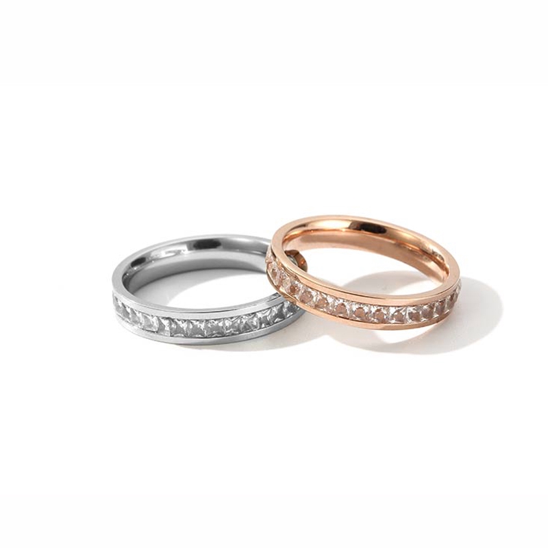 Cincin Titanium Steel Hias Berlian Imitasi Warna Rose Gold untuk Pasangan / Pria / Wanita