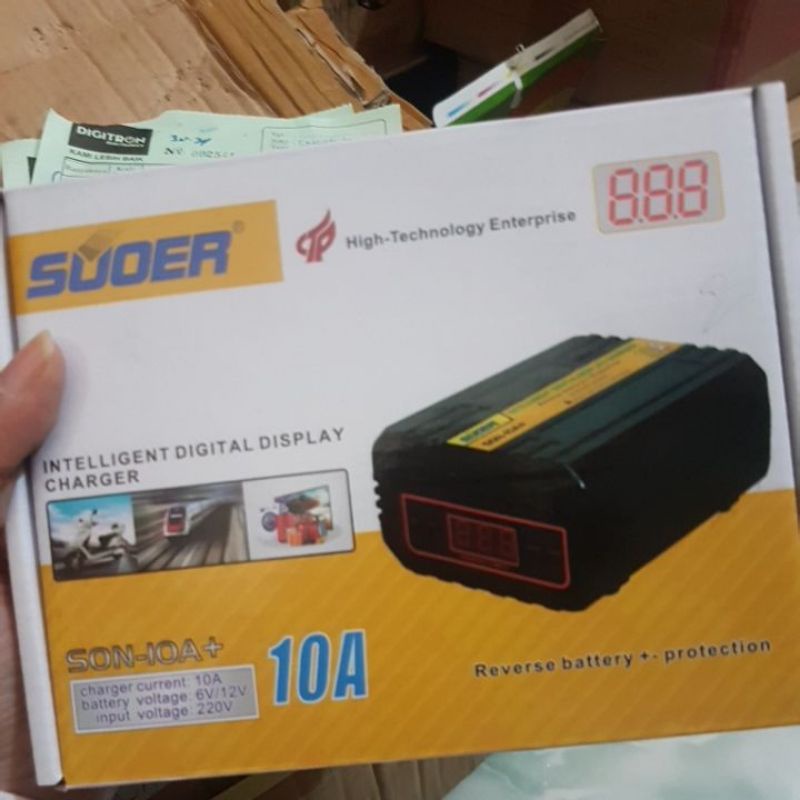 suoer charger accu 10A