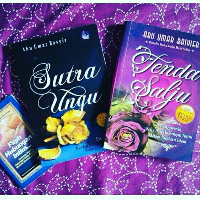 Paket buku sutra ungu dan tenda salju