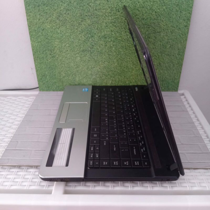 Laptop Acer Aspire E1-471, Intel Core i3-2348M 2.3Ghz Ram 4 HDD 500Gb Intel HD Graphics 3000 Windows 10 Layar 14 inch , Black , Silver-2