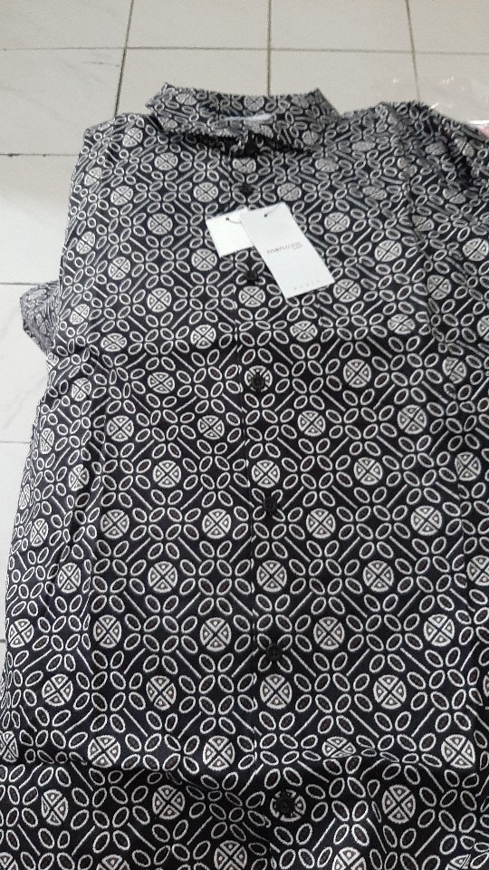 Manzone Kemeja Batik Pria Lengan Panjang Modern Fit Binawa 1-bestbuy-black