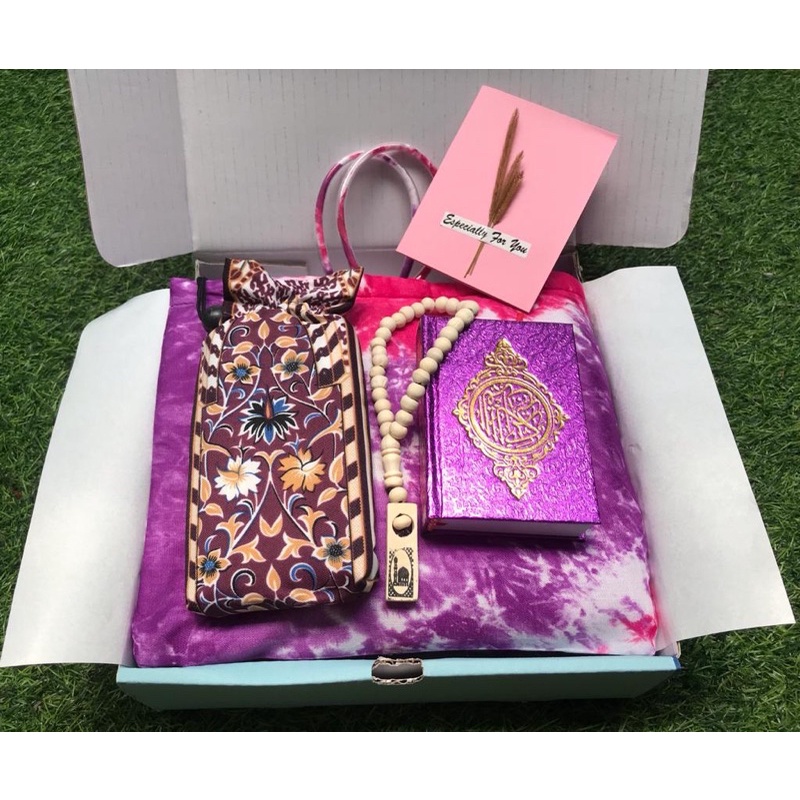 Hampers ultah/hampers ulang tahun/kado/kado pernikahan/kado ulang tahun/kado wisuda/kado wedding/wedding gift/birthday gift/gift box/gift box birthday/alat sholat/kado ulang tahun cewek/hampers Islami/kado islami/kado guru/kado ultah cewek/kado kawin