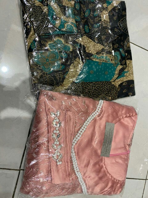 Batik Couple Kebaya Tunangan Izara Lamaran Wisuda Nikahan Kondangan Wanita Modern