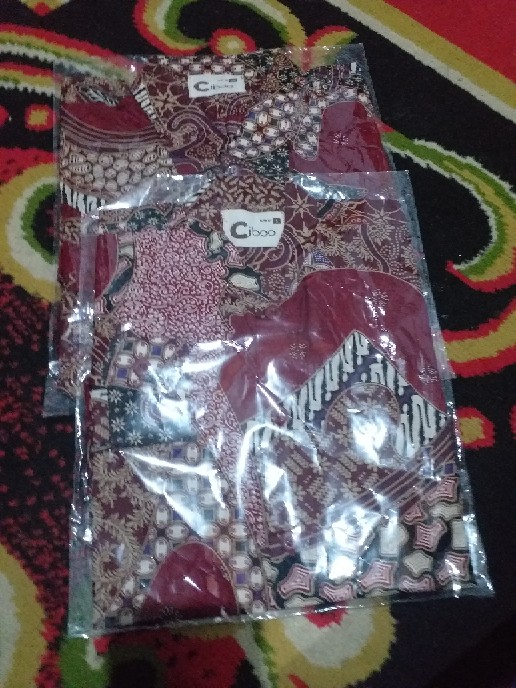 Kemeja Batik Slimfit Couple Ayah Anak Warna Merah Pink Lengan Panjang