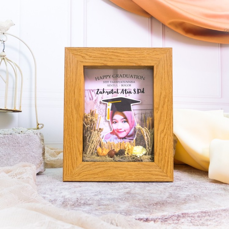 KADO WISUDA NAURA MINI, FRAME BINGKAI CUSTOM FOTO UKURAN 16x12 CM