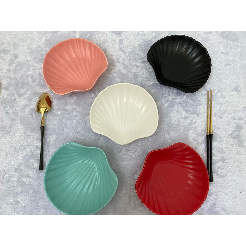 

Piring Kerang keramik cocok untuk salad dan makanan pendamping