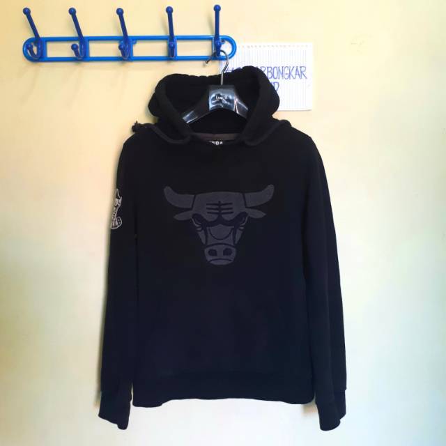 chicago bulls light blue hoodie