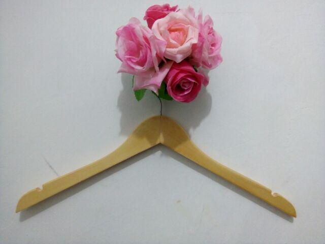 Hanger Kayu Krem