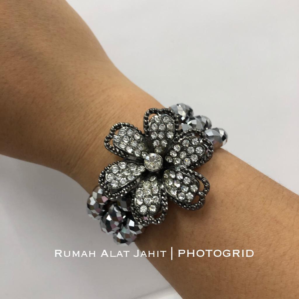 Aksesories Fashion Gelang Wanita Model 23A3 Gelang Kristal Bunga