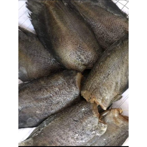 

maco sapek,ikan kering sepat.ikan asin tak asin.ikan asin sultan./100g