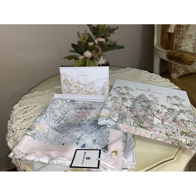 new Buttonscarves British Collection, white