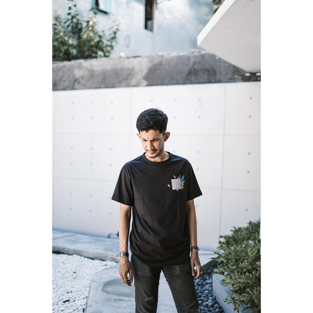  Kaos  Pria  Exvecto Anima Cube Hitam Shopee Indonesia