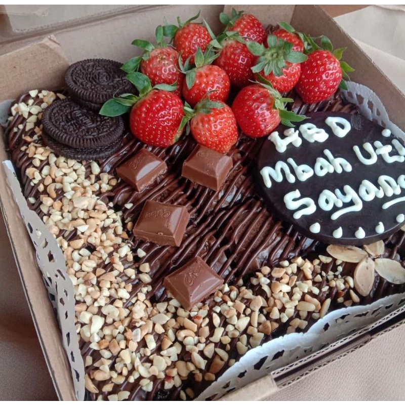 

KUE TART JOGJA / KUE ULTAH JOGJA MURAH / HAMPERS BROWNIES FUDGY SHINY PREMUIM TERMURAH JOGJA / KADO MURAH JOGJA / GIFT BOX