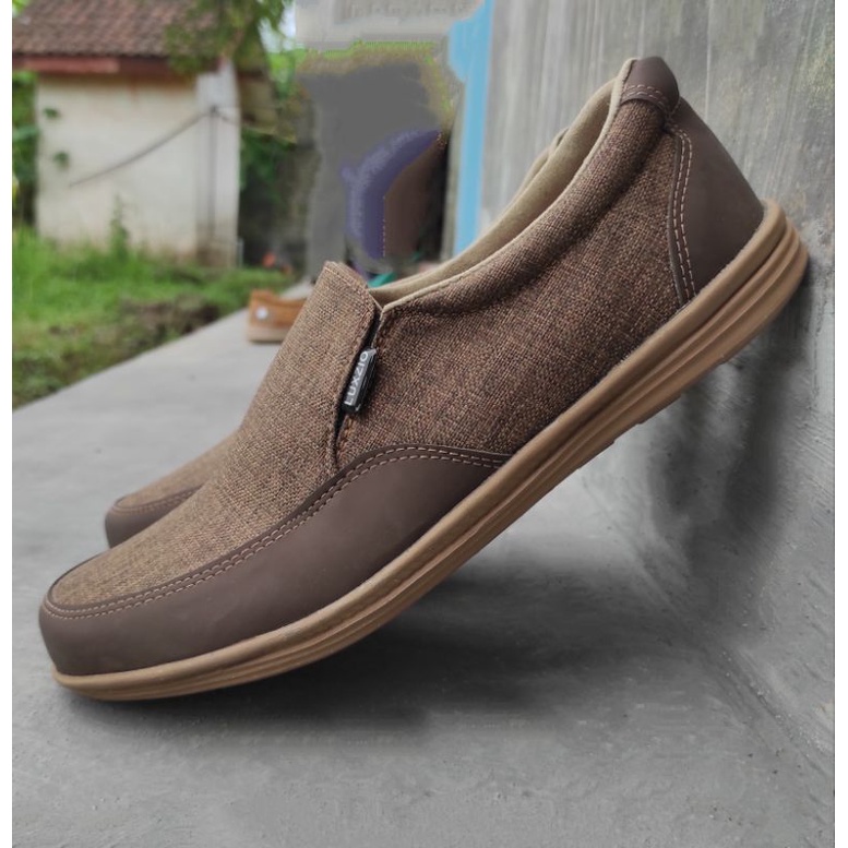 Sepatu Pria Kulit Slip On Kasual Formal Kantoran sol Karet Suede