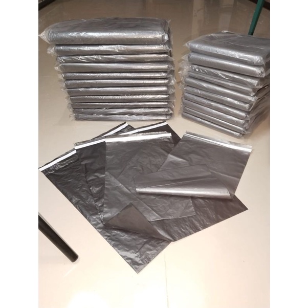 

PLASTIK PACKING POLYMAILER / PLASTIK PEREKAT UKURAN 20X35CM DAN UKURAN 30X40CM KUAT TIDAK MUDAH SOBEK