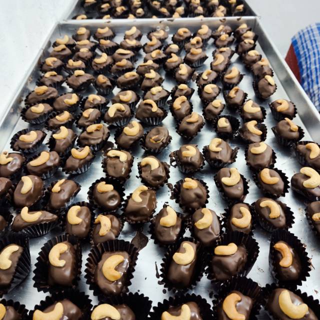 

PAKET Kurma coklat kacang mede