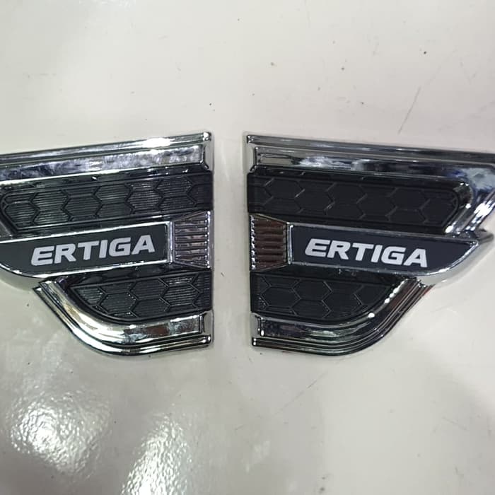 Emblem stiker side ventilator air flow samping SUZUKI ERTIGA / all new ertiga twotone chrome HITAM