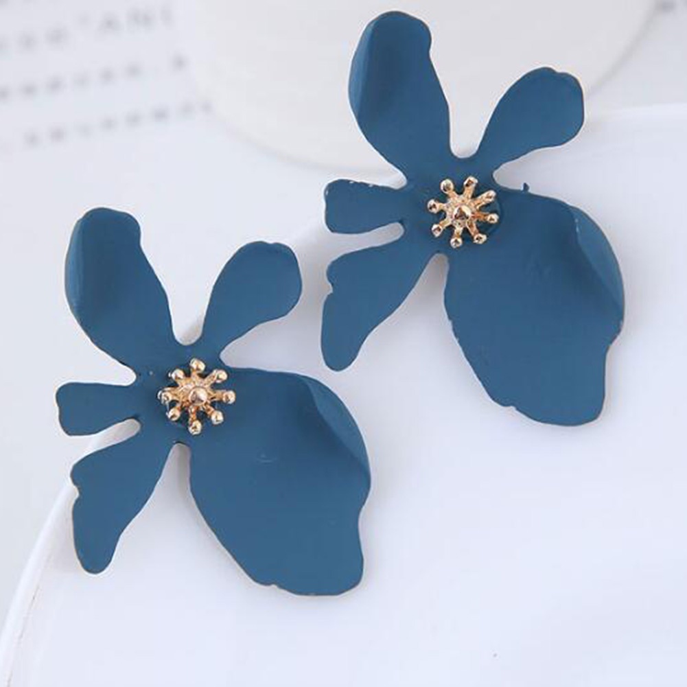 Anting Stud Bentuk Bunga Daisy Bahan Logam Untuk Wanita