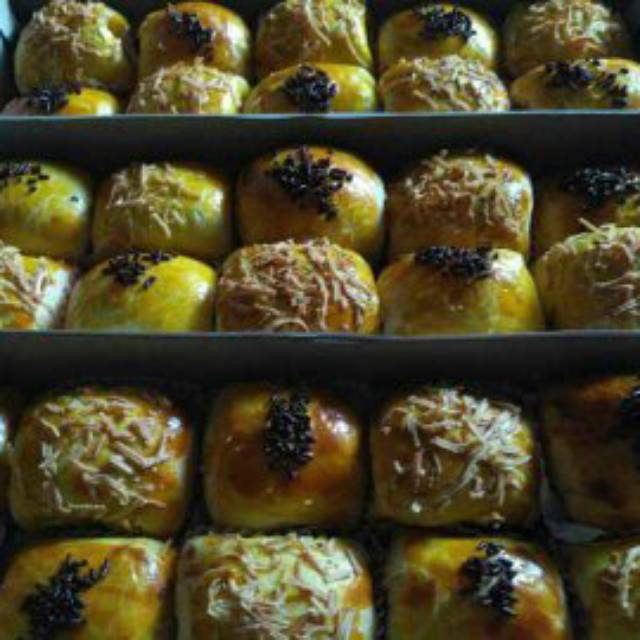 

Bolen Bandung kombinasi coklat keju