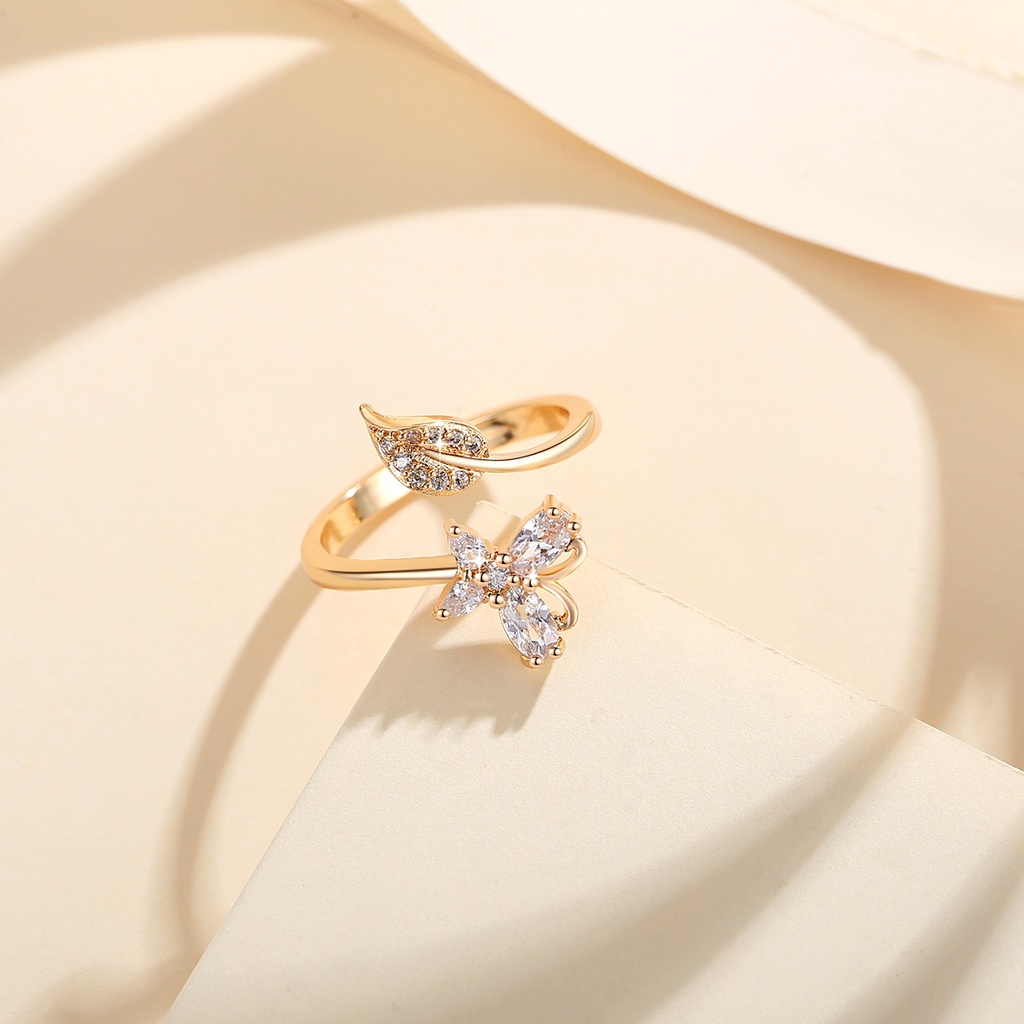 Y694【Barang spot】Cincin Baja Titanium Emas Berlian Kupu-kupu Wanita Fashion Perhiasan Kristal Pertunangan Kupu Rings
