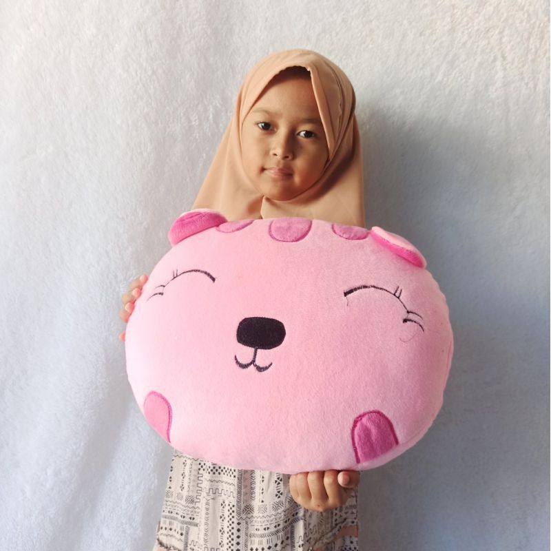 Bantal karakter kucing cantik