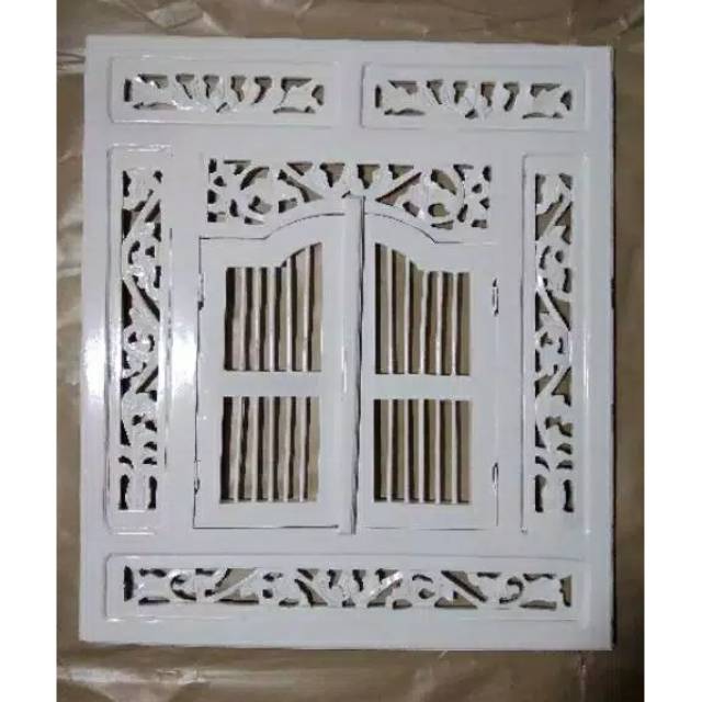 Pigura Jendela Krepyak Cermin Hias Ukir Putih Duco