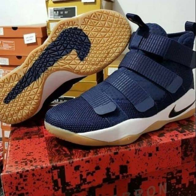 Sepatu Pria Nike Lebron Xoom Soldier 11