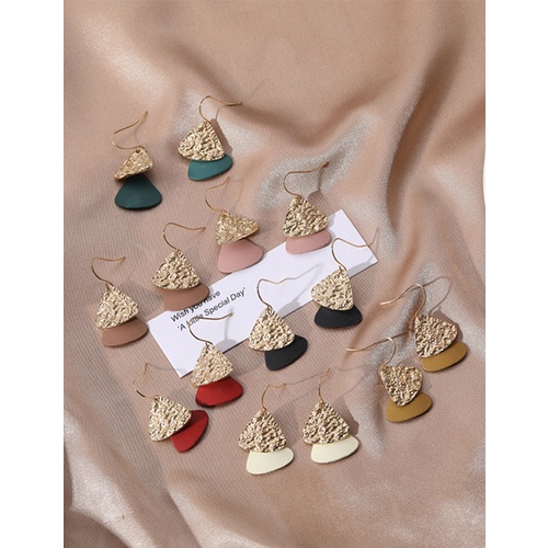 LRC Anting Gantung Fashion Khaki Asymmetric Contrast Scalloped Metal Earrings V54299