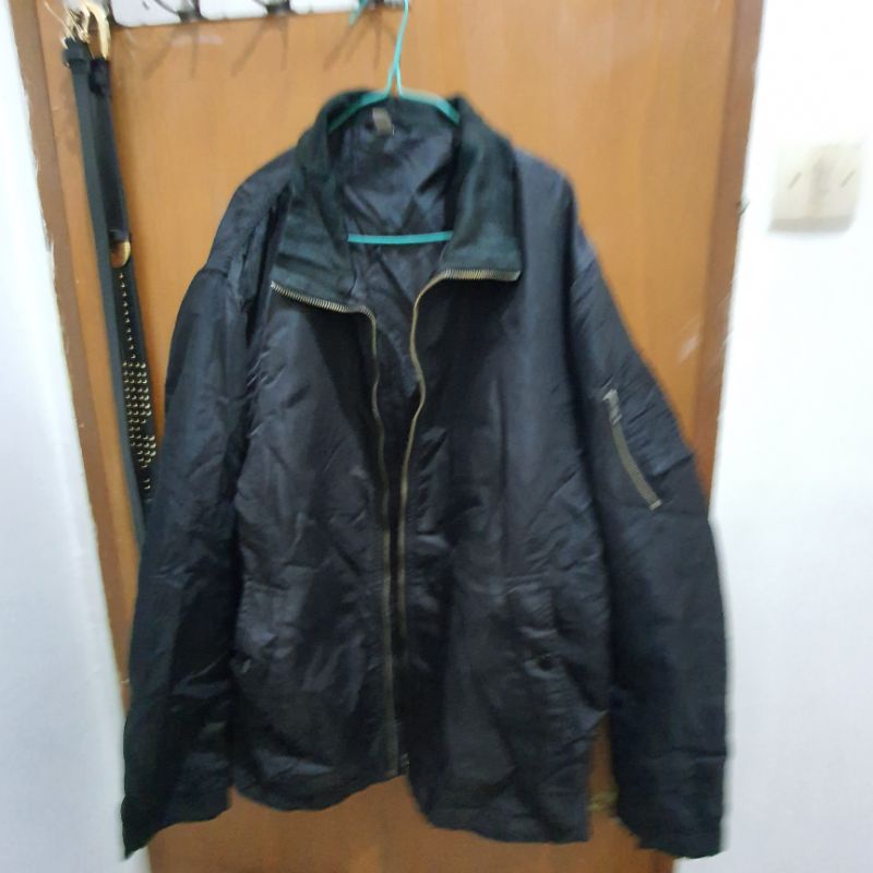 Preloved jaket uniqlo size unisex bomber