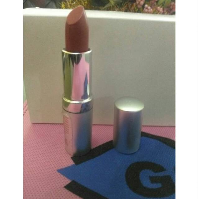 Lipstik 506 Immortal, warna merah bata,matte lembut di bibir