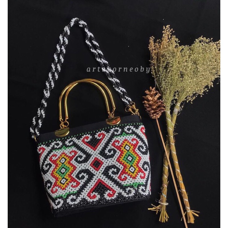 TAS MANIK MOTIF DAYAK