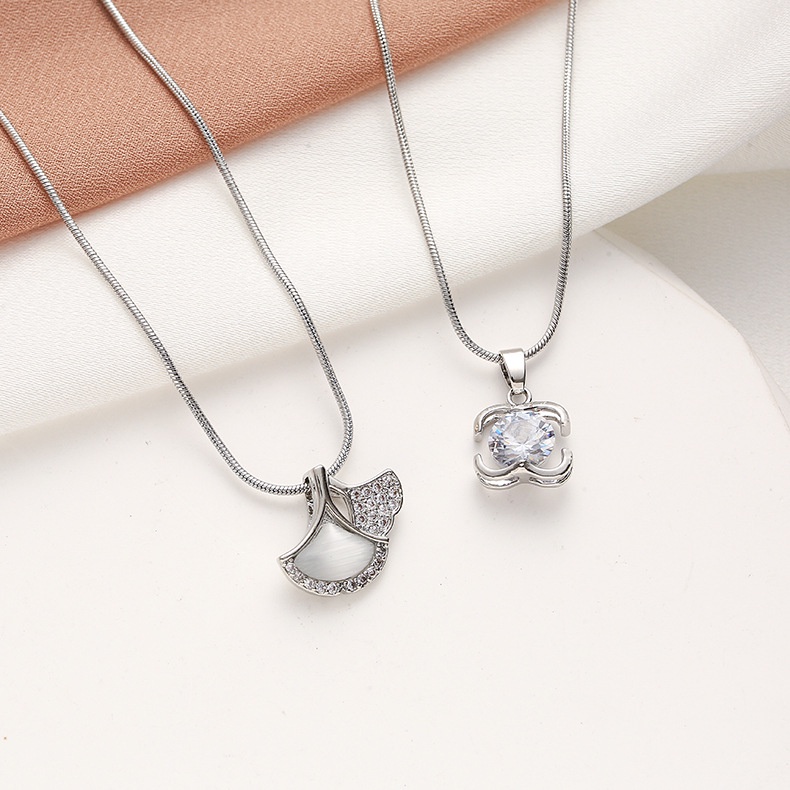 XiaoboACC Kalung Rantai Clavicle Stainless Steel Anti Alergi Hias Zircon Bintang Bulan - 50CM