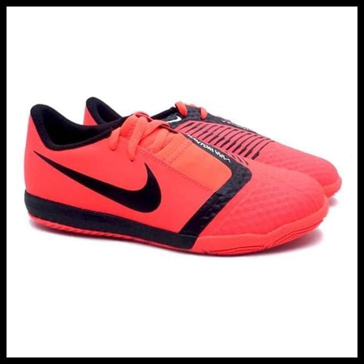 Nike Phantom Venom Club Firm Ground Men 's Football Boot .