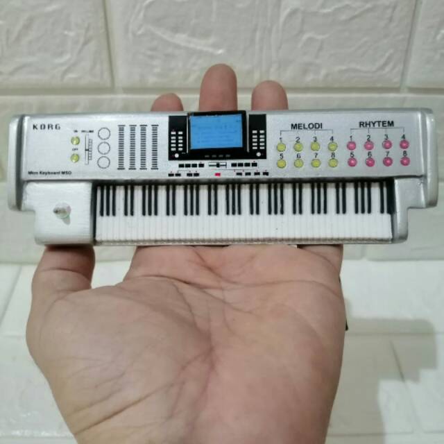 pajangan organ keyboard miniatur