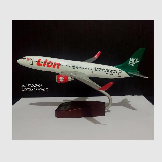 Miniatur Pesawat Terbang Lion Air Boeing 737 Skala 1/200
