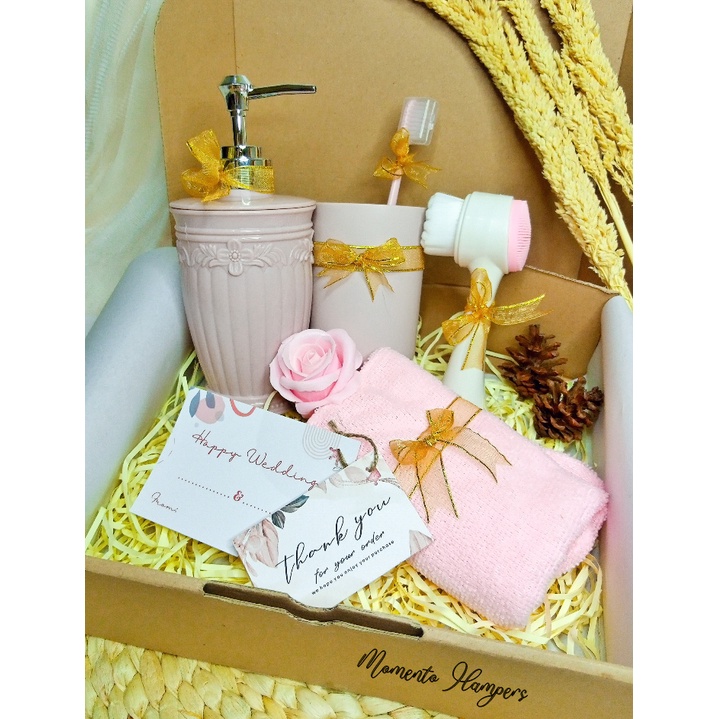 

Paket ZURICH Kado Hampers Parcel Parsel Pernikahan / Ulang Tahun / Graduation / Idul Fitri Peralatan Mandi