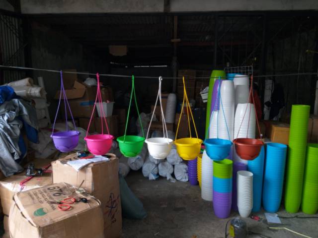 Pot bunga gantung warna warni 21cm +tatakan bawah(fullcolour)