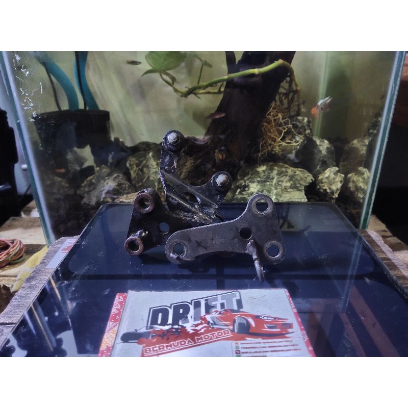 Pangkon mesin atas tiger revo original copotan motor