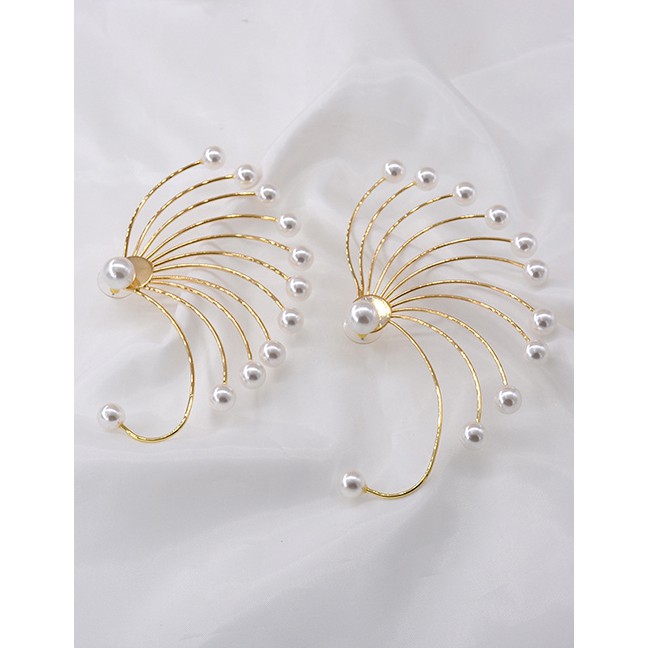 LRC Anting Tusuk Fashion Gold Color Scalloped Geometric Faux Pearl Alloy Earrings K26884