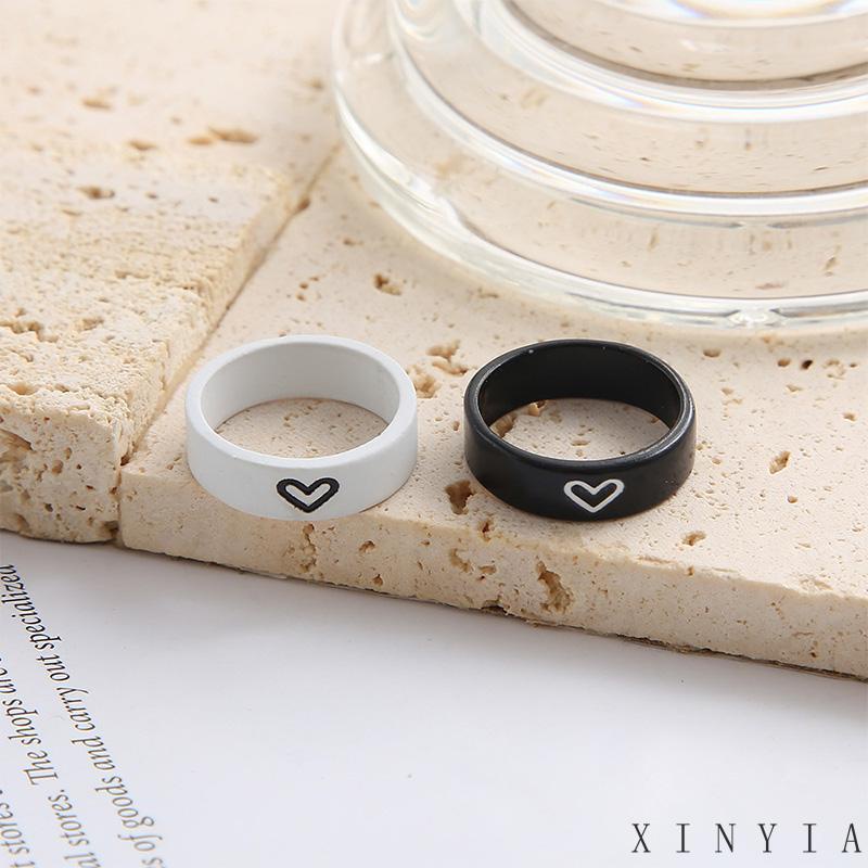 【Bayar di tempat】2pcs / Set Cincin Desain Hati Warna Hitam Dan Putih Gaya Korea Untuk Wanita