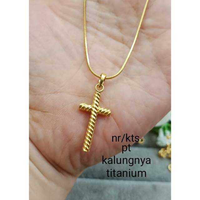 Kalung salib titanium lapis emas