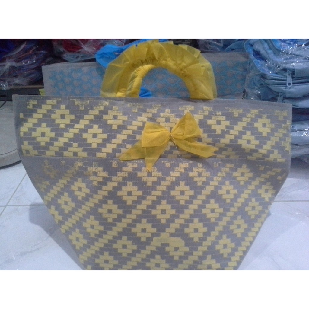 

Tas Hajatan Tenteng Renda BATIK Goodie Bag Nasi Kotak 20x20 Tas Berkatan Wedding Pernikahan