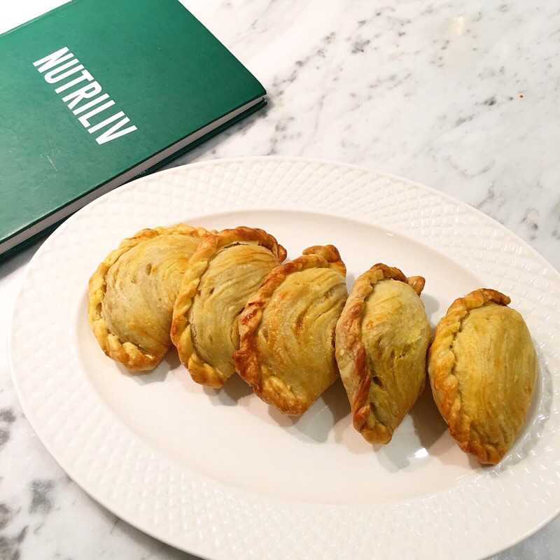 

Nutriliv Baked Curry Puff Isi 10, Karipap Panggang Tidak Digoreng No MSG