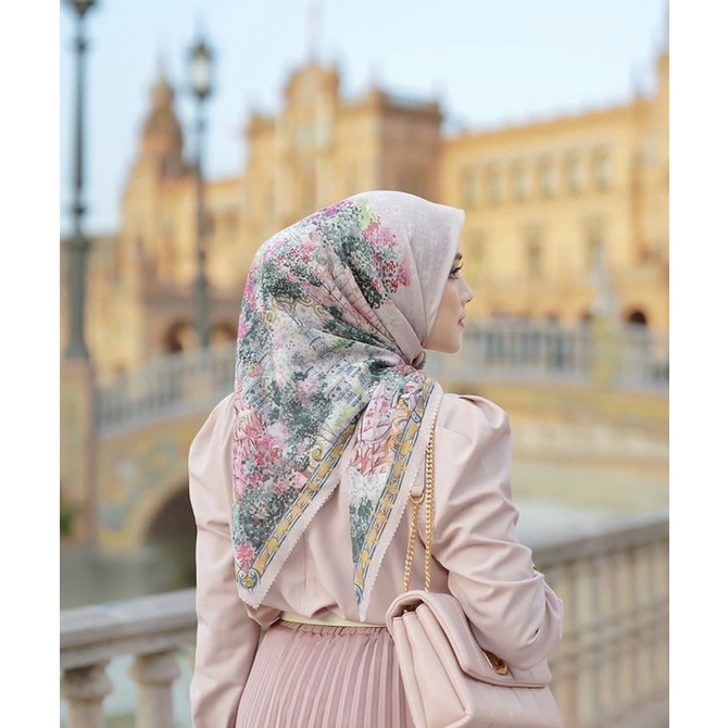 Buttonscarves The Sevilla Series in florecer