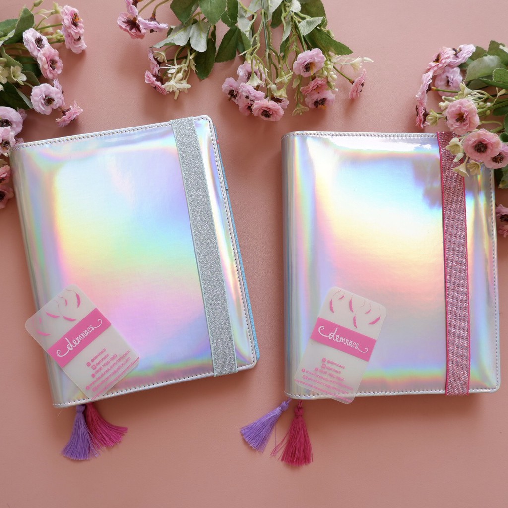 

Binder A5 Hologram Soda. GRATIS KERTAS PEN. warna pink biru hitam biru ukuran 20ring Premium Demnacs