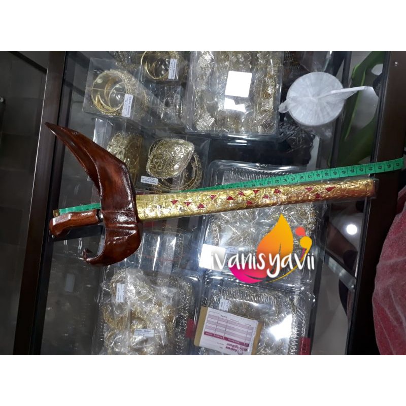 Keris Aksesoris Adat Jawa