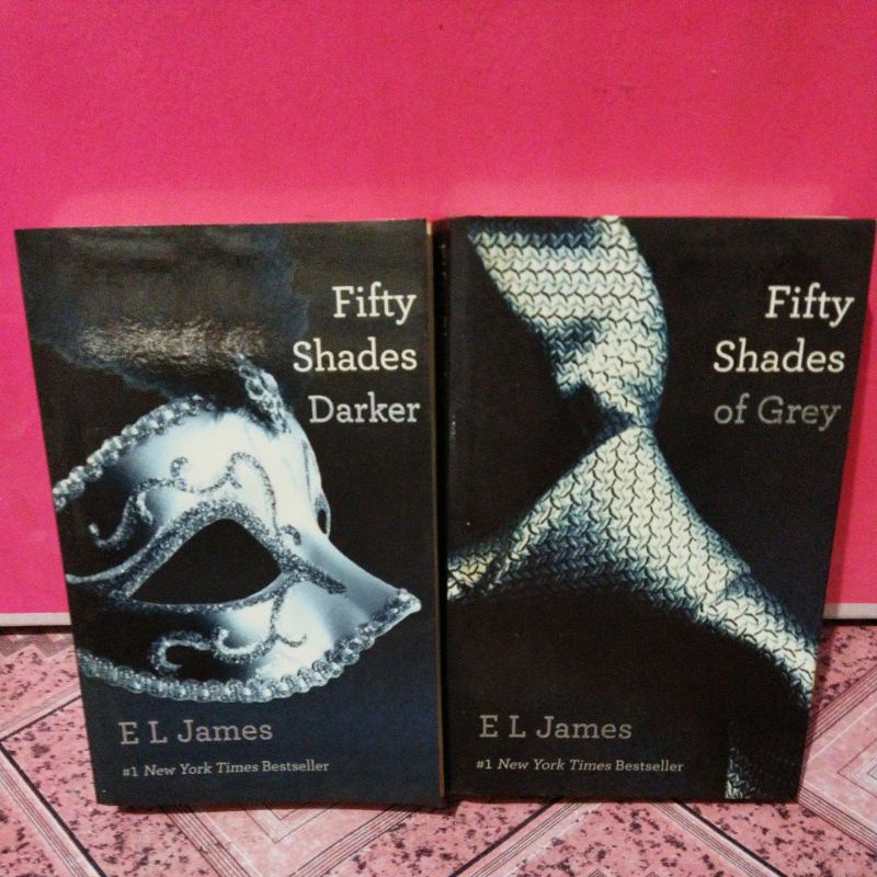 BUKU FIFTY SHADES OF GRAY & DARKER