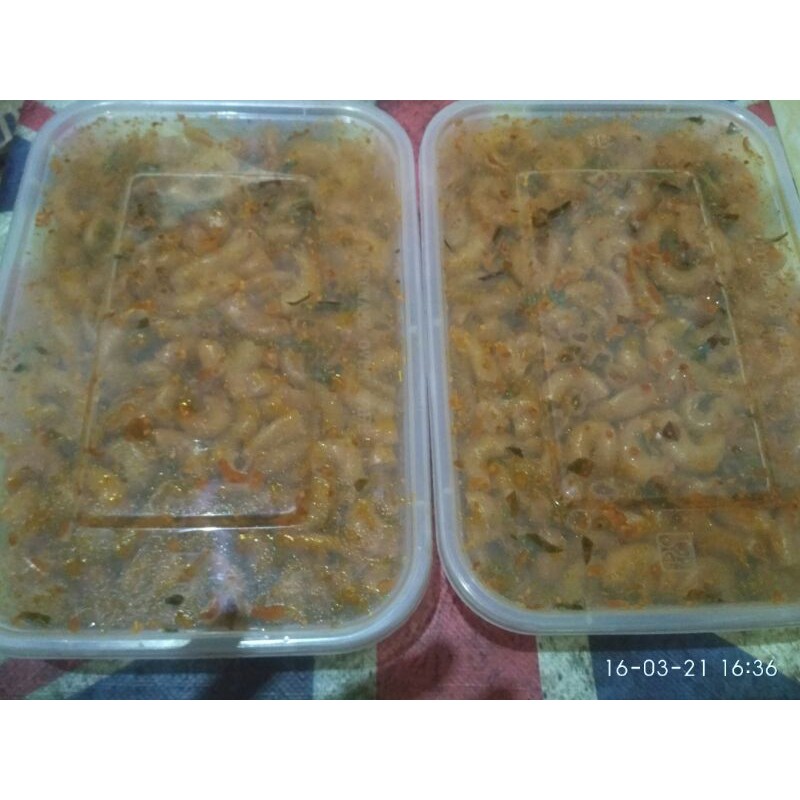 

makaroni pedas daun jeruk