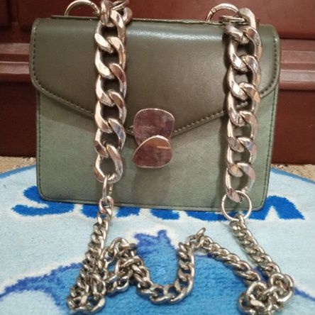 CHARLES & KEITH PRELOVED