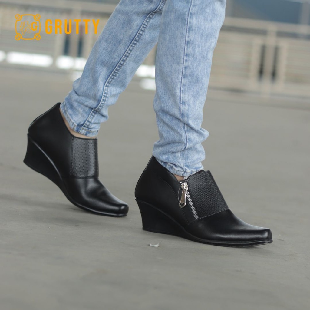 Sepatu boots wanita kulit pantofel kerja wanita Grutty Vioni HITAM